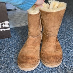 UGG Womens Bailey Bow II. Size 7. Color: Brown